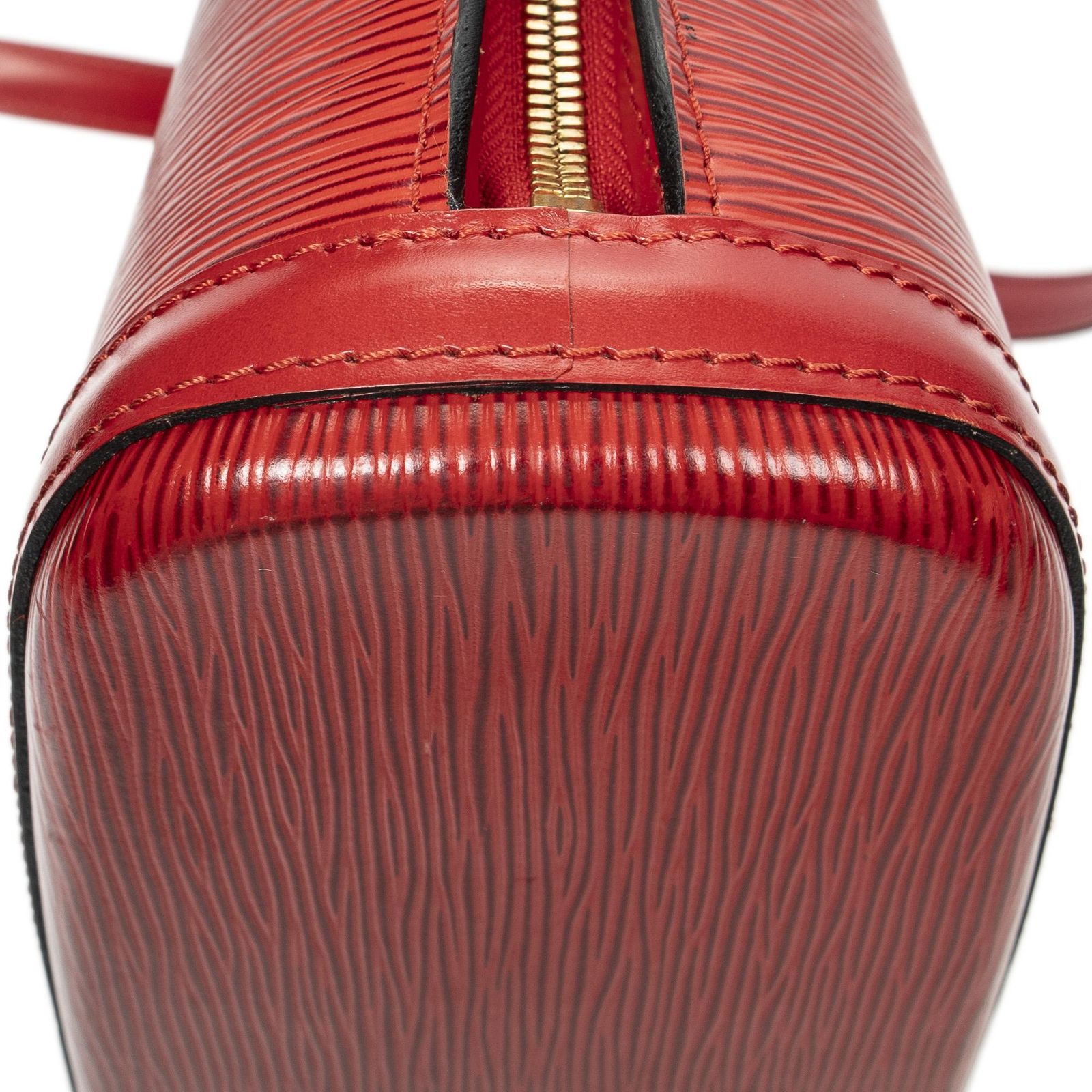 中古] LOUIS VUITTON ルイヴィトンリュサック赤エピA - メルカリ
