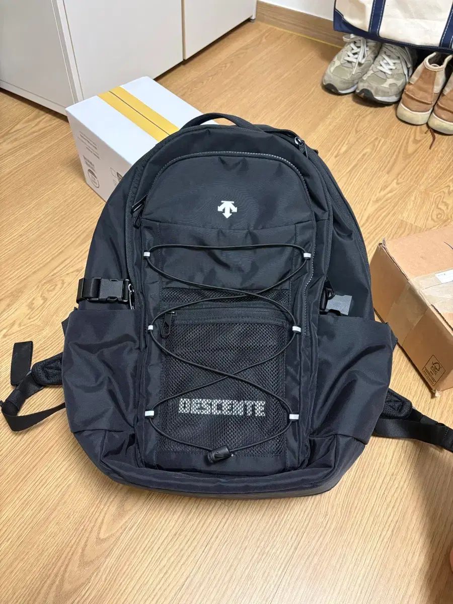 DESCENTE エンター 2IN1 クロスバック 構成 バックパック バッグ 27L (新品)
