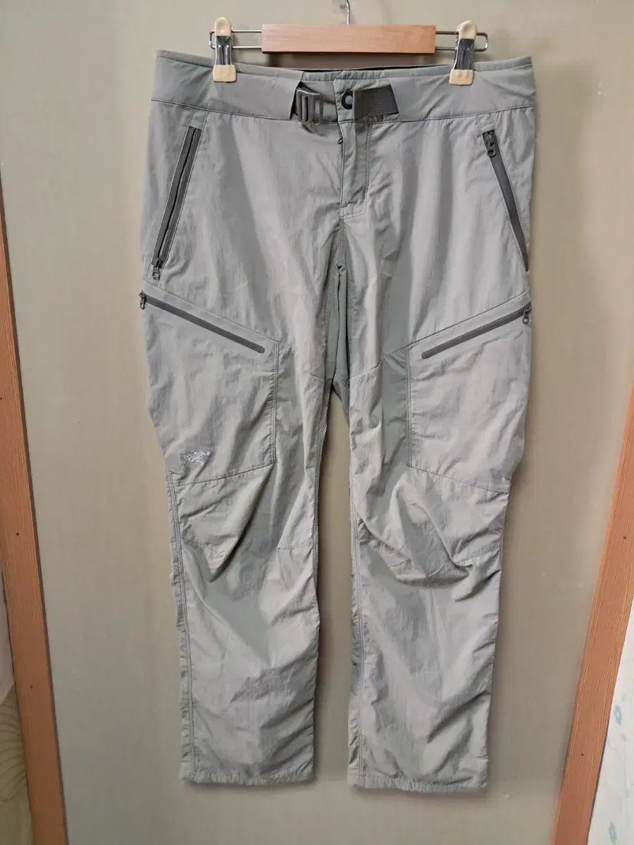 ARC'TERYX アークテリクス レディース カーキ色 クライミングパンツ 2 (29 30)