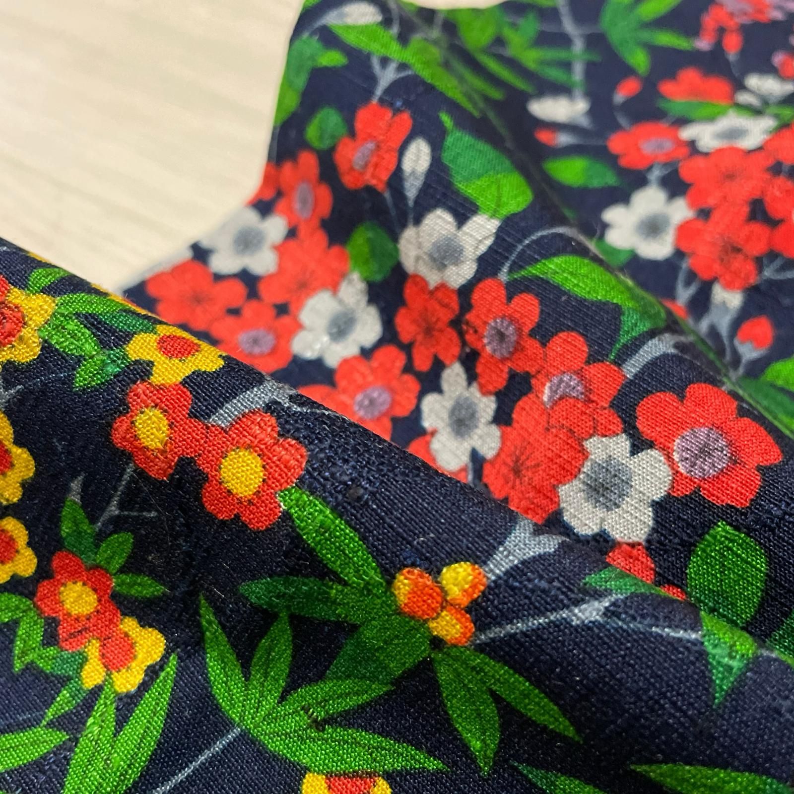 真綿紬 鮮やかな花模様 着物 正絹 X-3259