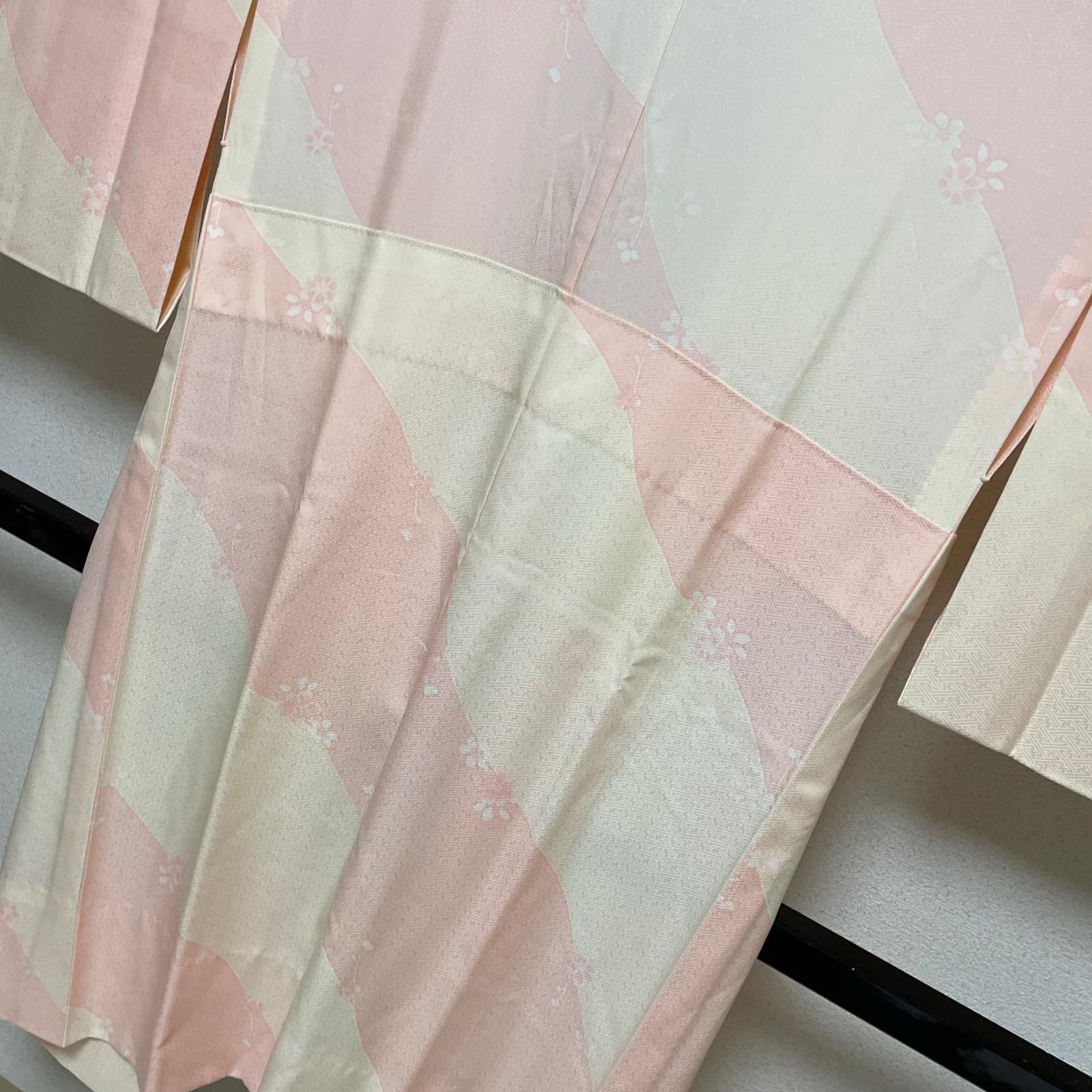 長襦袢 紗綾形 上品な花模様 着物 正絹 X-3273