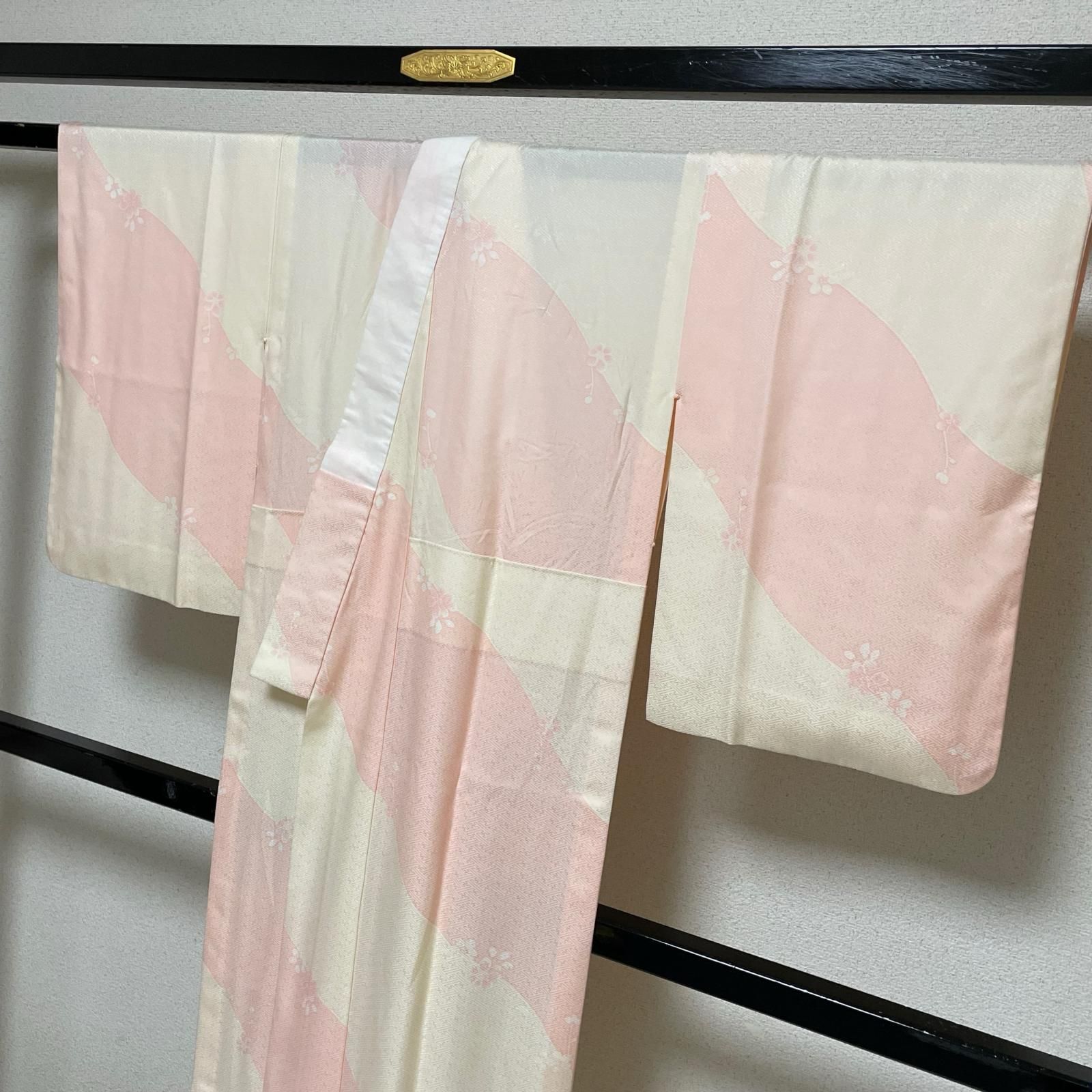 長襦袢 紗綾形 上品な花模様 着物 正絹 X-3273
