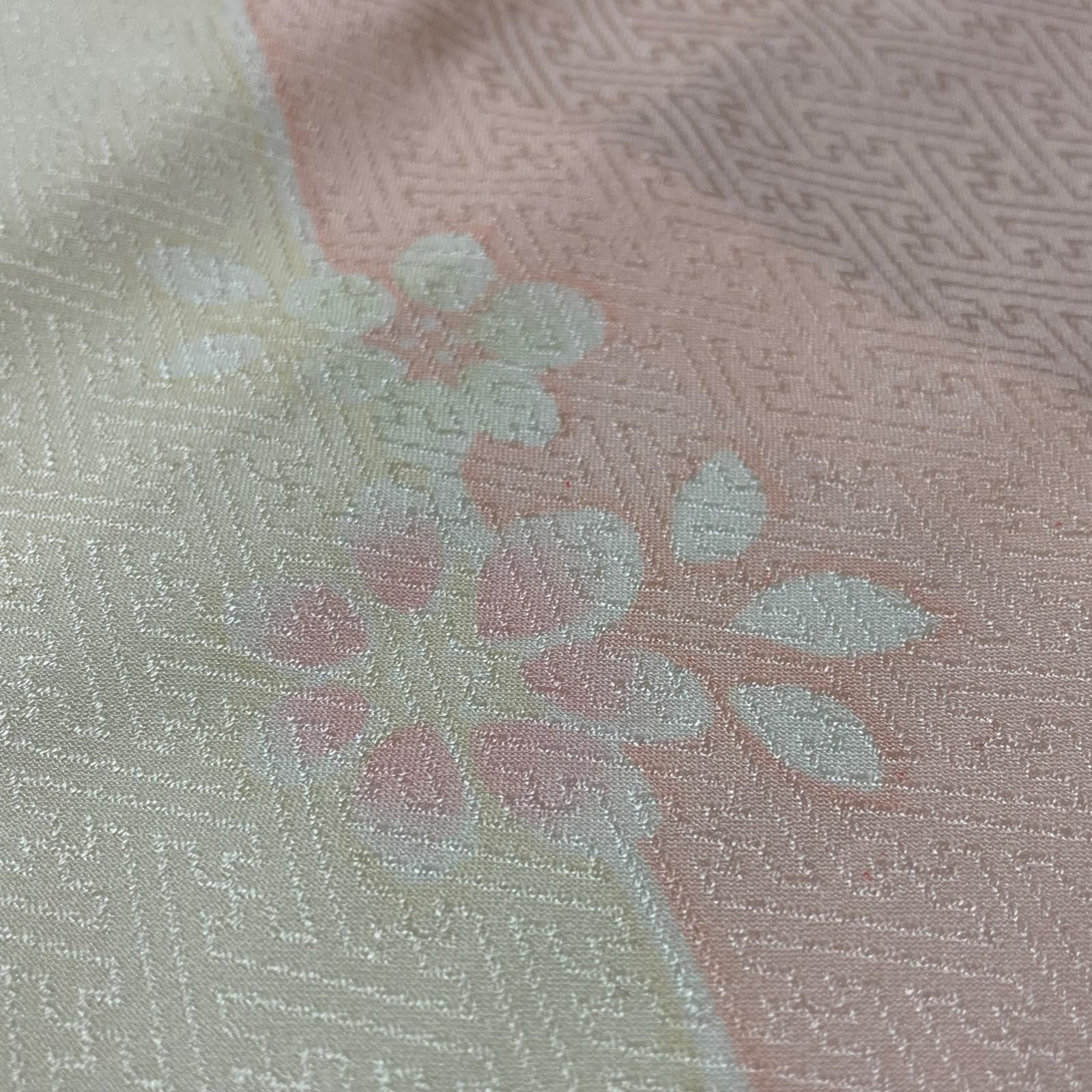 長襦袢 紗綾形 上品な花模様 着物 正絹 X-3273