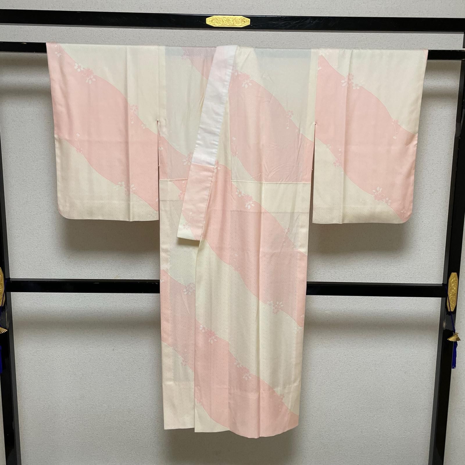 長襦袢 紗綾形 上品な花模様 着物 正絹 X-3273