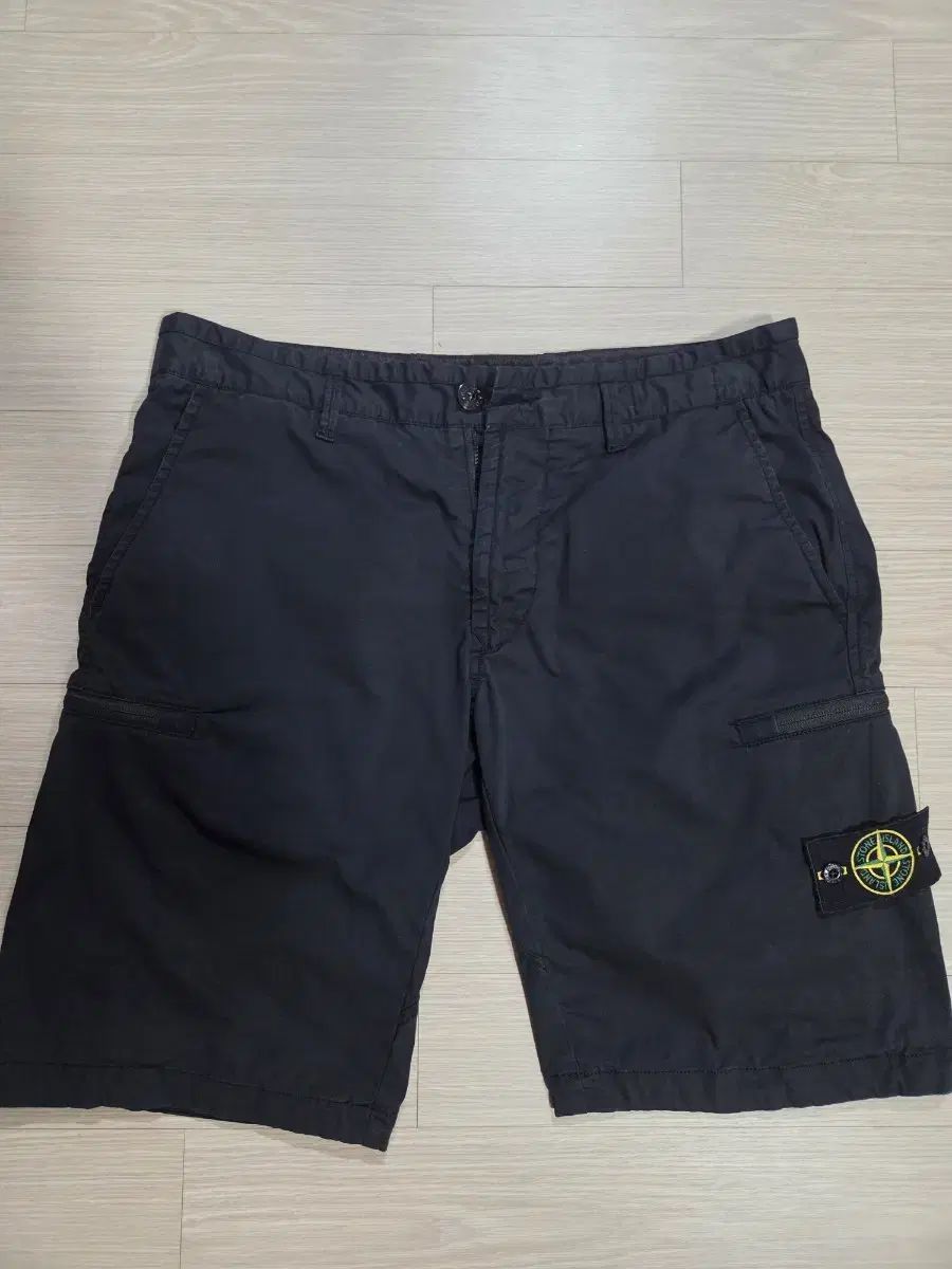 正規品 STONE ISLAND ストーンアイランド ワッペン カーゴ ハーフパンツ ブラック
