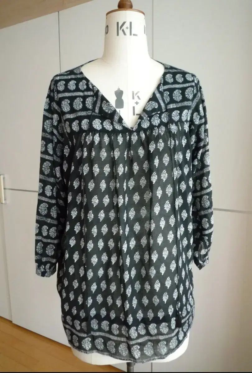 メイドウェル - Peasant Printed Blouse