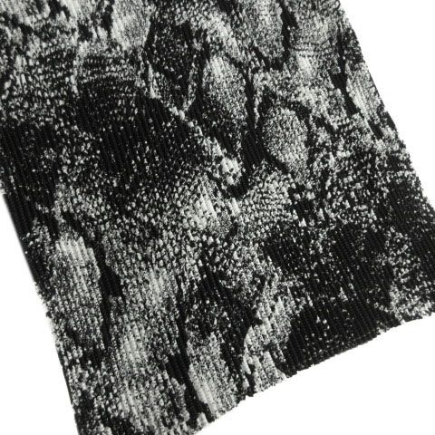 スペッチオ SPECCHIO 総柄シャトルプリーツトップス 492-119 半袖 ストレッチ ブラック 黒 ホワイト 白 40