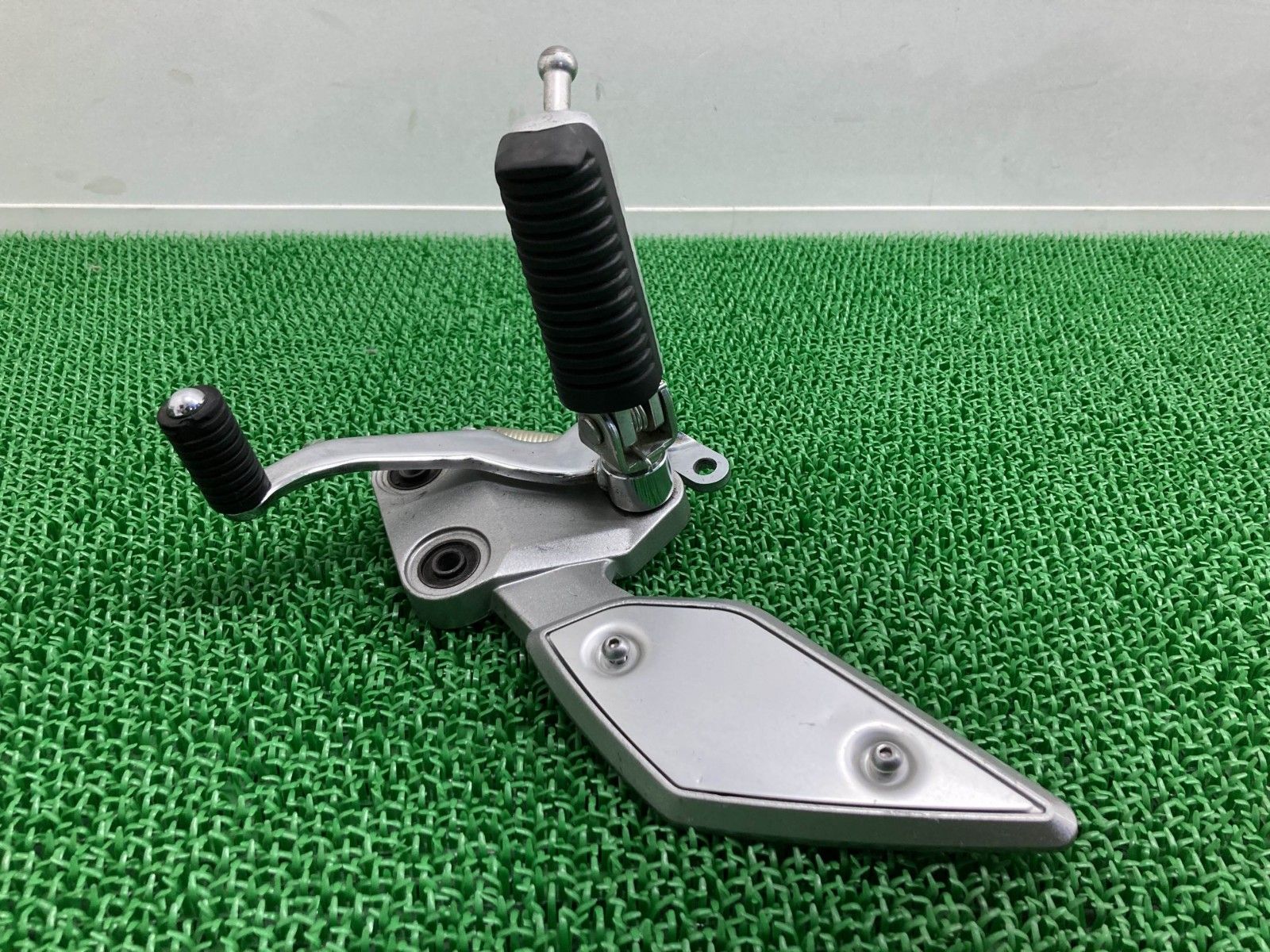FZ-1フェザー メインステップ 右 2D1 ヤマハ 純正 中古 RN21J ペグ ブレーキペダル Zf FZ-1フェザー メインステップ 右 2D1 ヤマハ 純正 中古 RN21J ペグ ブレーキペダル Zf