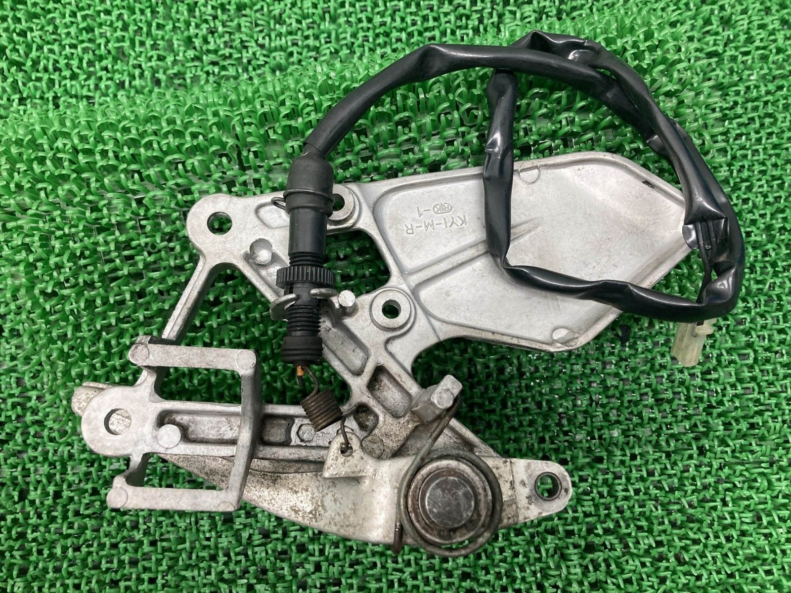 CBR250R ステップ 右 KY1 ホンダ 純正 中古 MC19 メインステップ ペグ 曲がり無し Bn