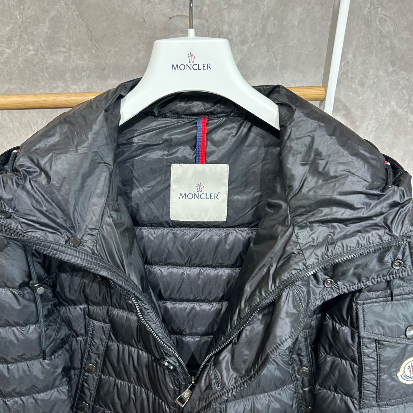 極美品】 MONCLER モンクレールライトダウンジャケット黒ベンジャミン 