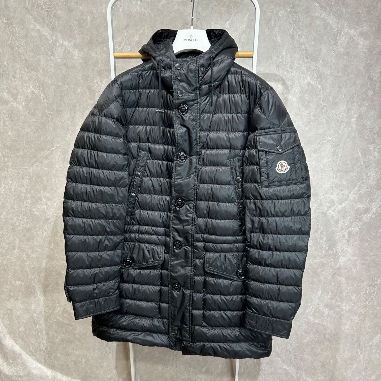 極美品】 MONCLER モンクレールライトダウンジャケット黒ベンジャミン 