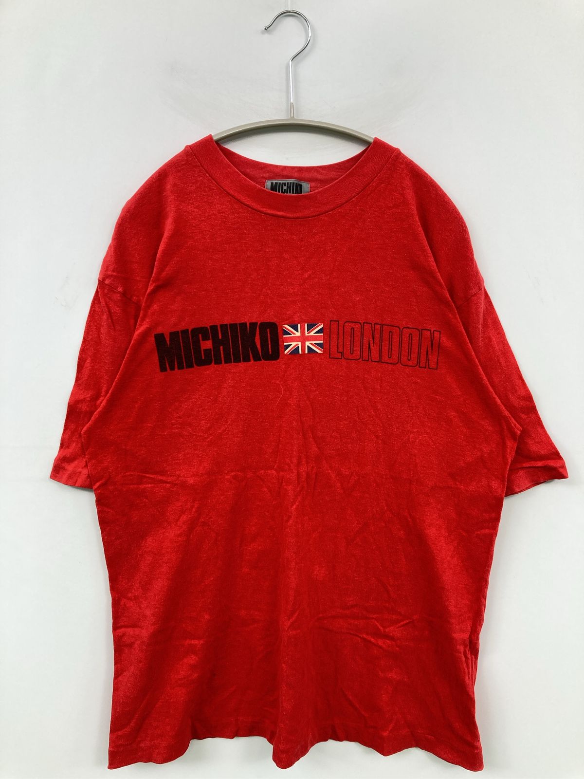 MICHIKO Tシャツ/カットソー L レッド 前面プリント ブランドロゴ ミドル丈 半袖 クルーネック(丸首) メンズ レディース