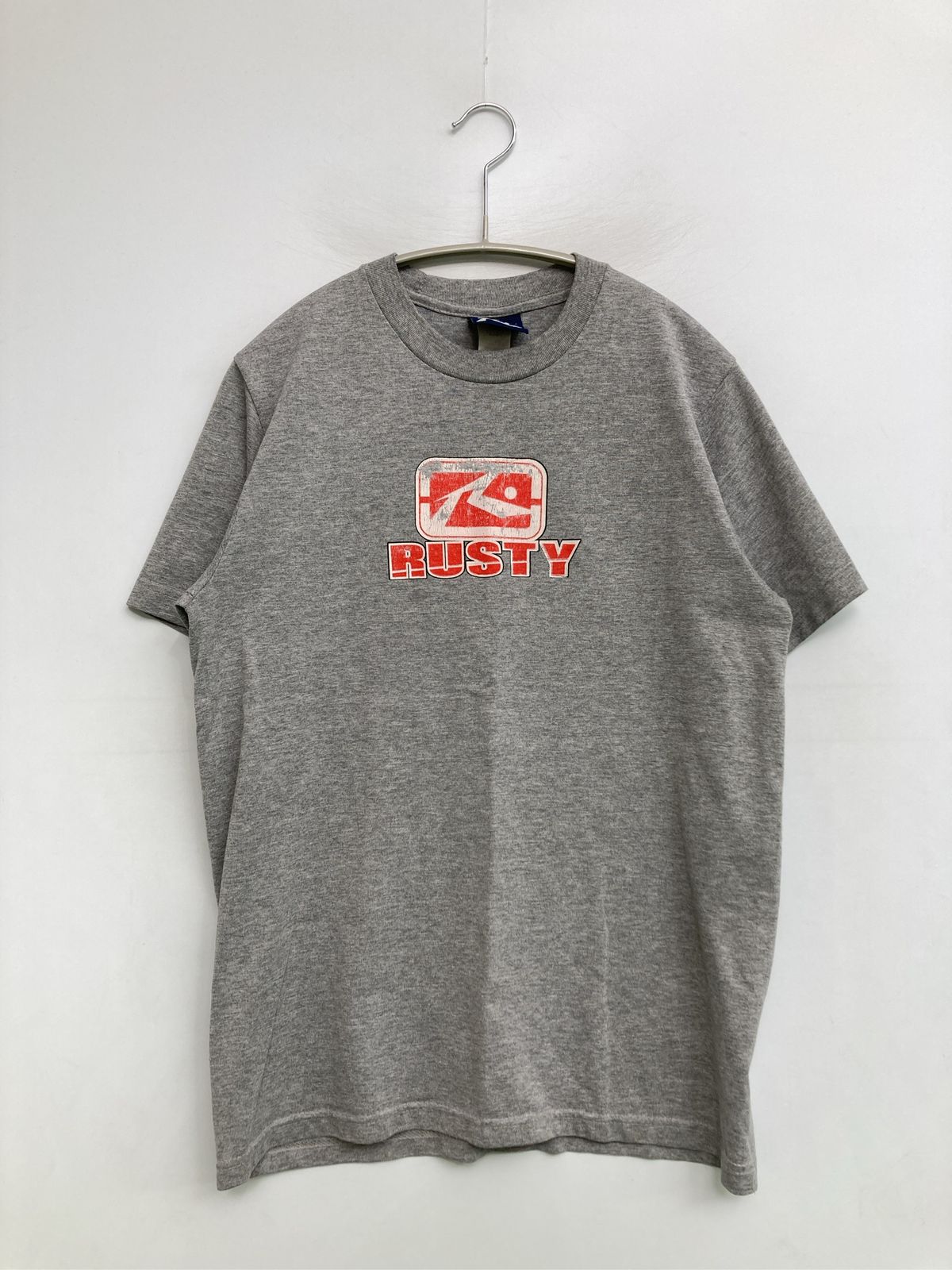 RUSTY NEAL Tシャツ/カットソー M グレー 前面プリント バックプリント ブランドロゴ ショート丈 半袖 クルーネック(丸首) メンズ