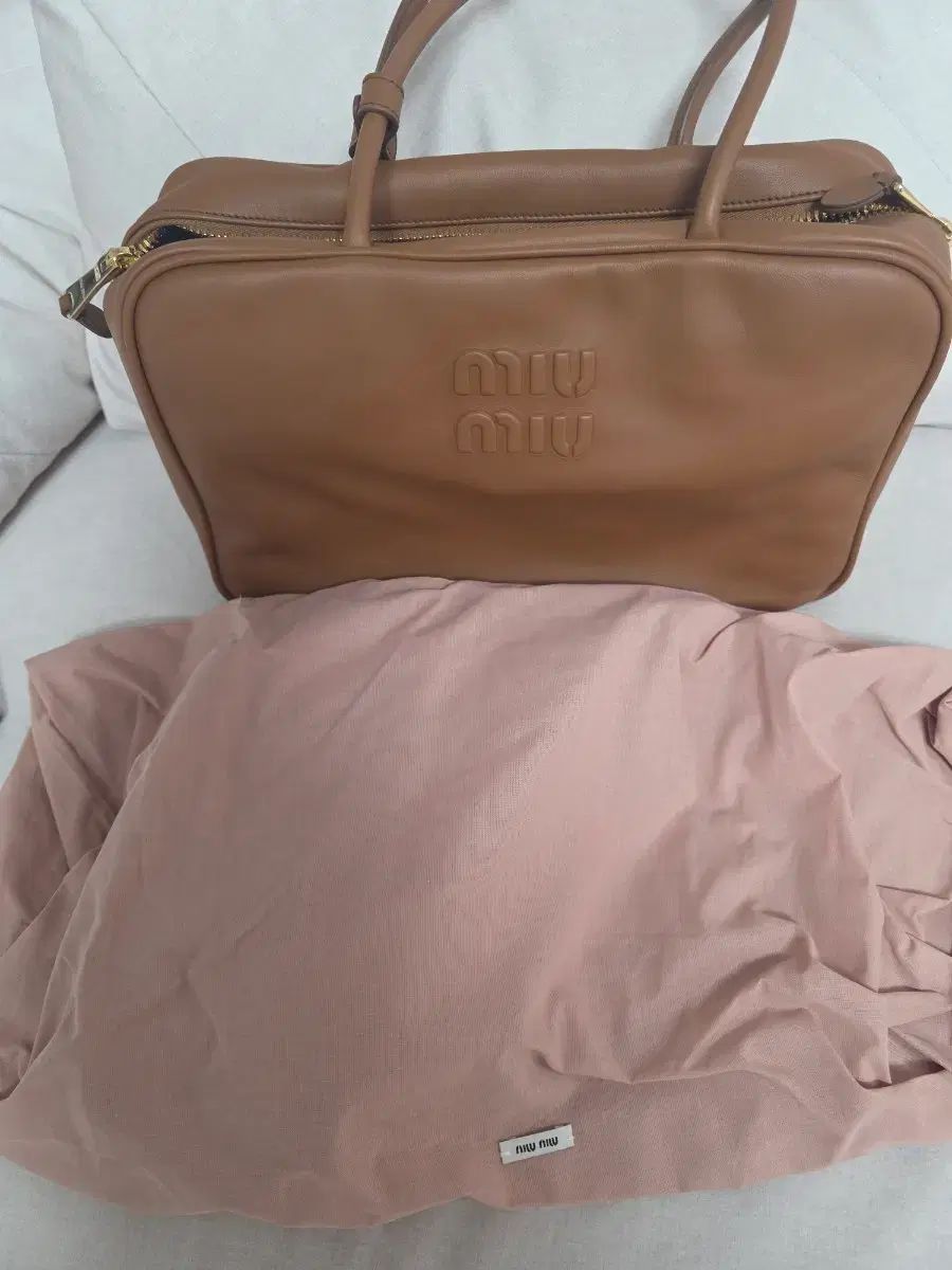 ミュウミュウ ボールバッグ large (ラージ) 出品 232,652円