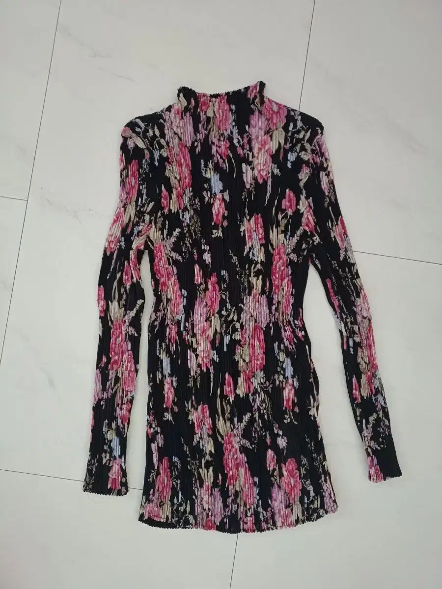 新品) エバキューブ プリーツ 花柄 Tシャツ F(M L)
