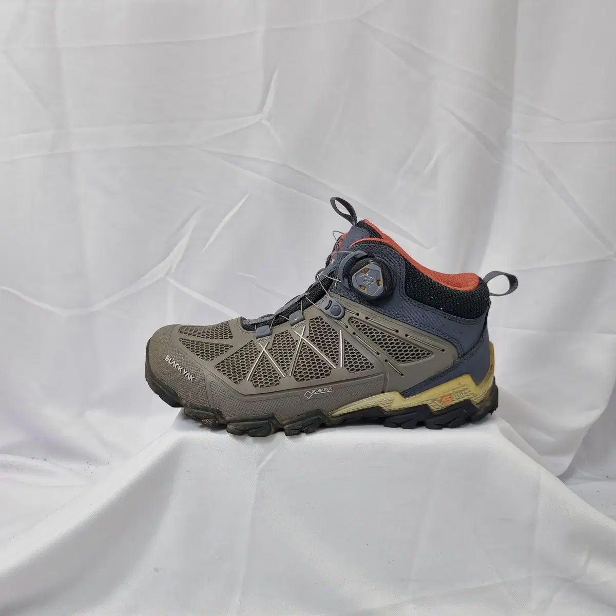 245 ブラックヤク GORE-TEX ゴアテックス BoA（ボア） SYSTEM ミッドカット カラーフ 登山靴