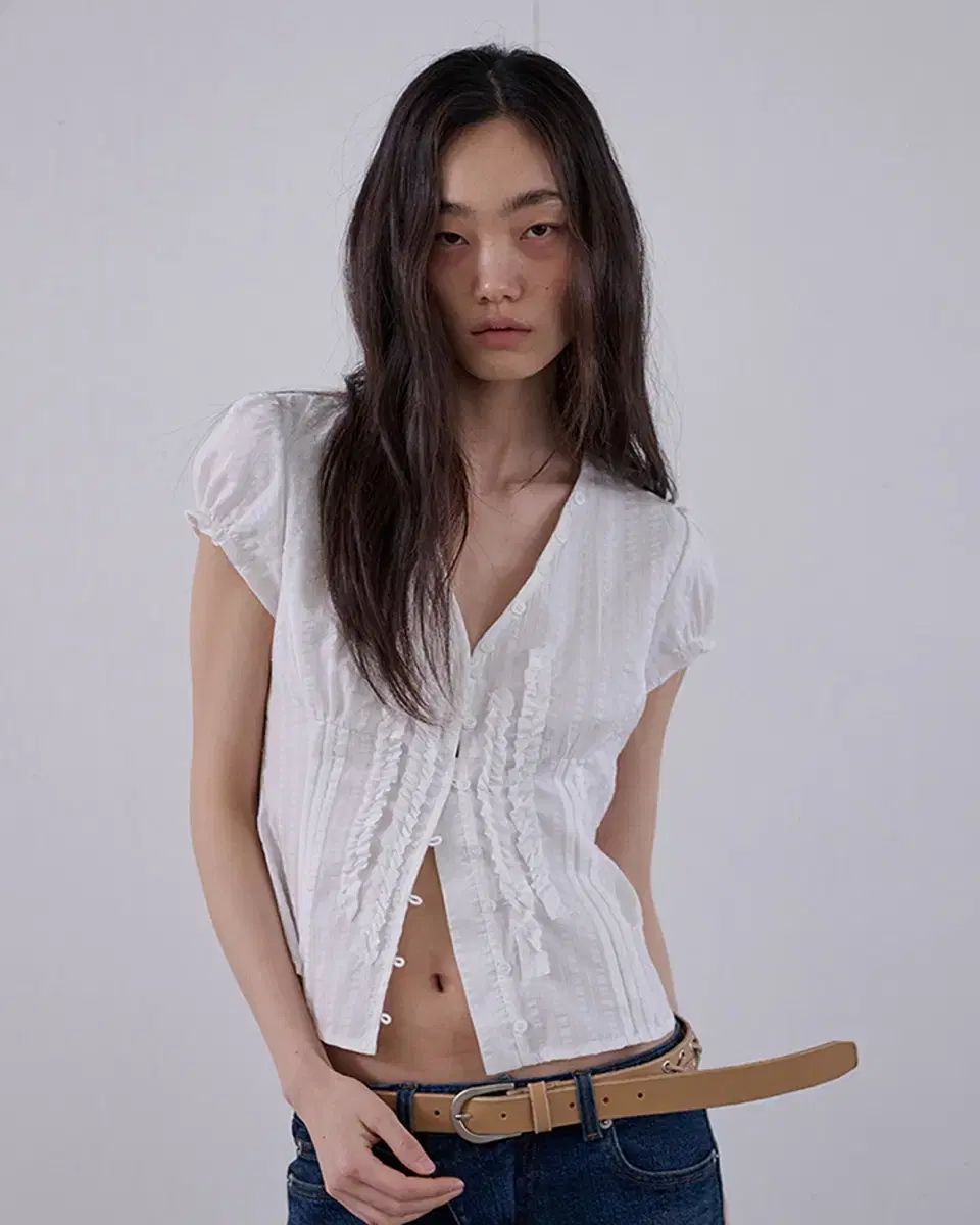 オーデス RAW EDGE RUFFLE BLOUSE - WHITE