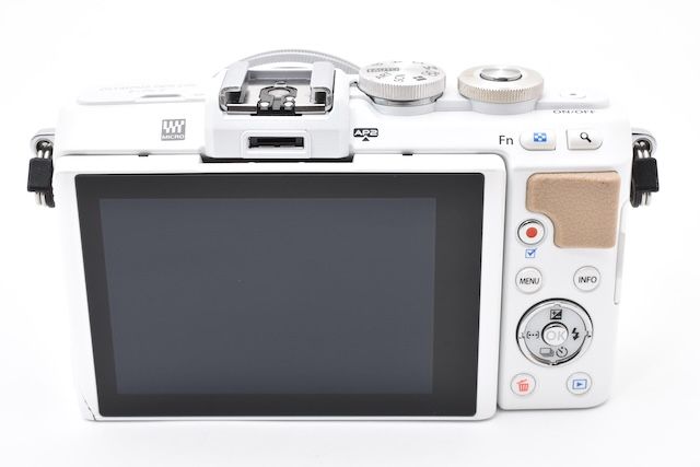 並品＞ OLYMPUS ミラーレス一眼 PEN E-PL7 14-42mm EZレンズキット