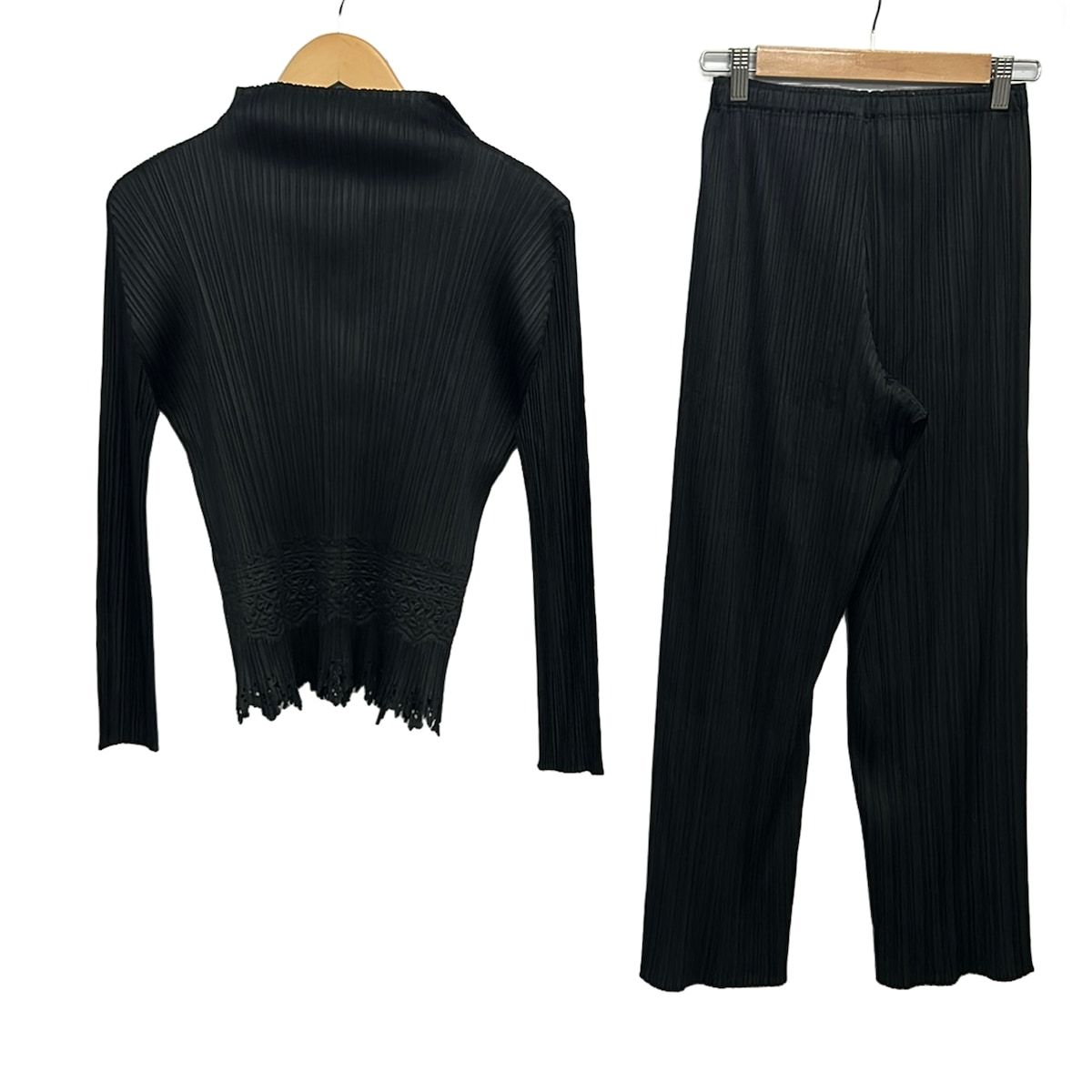 PLEATS PLEASE レディース パンツ 黒 PLEATS PLEASE(プリーツプリーズ) レディースパンツセットアップ