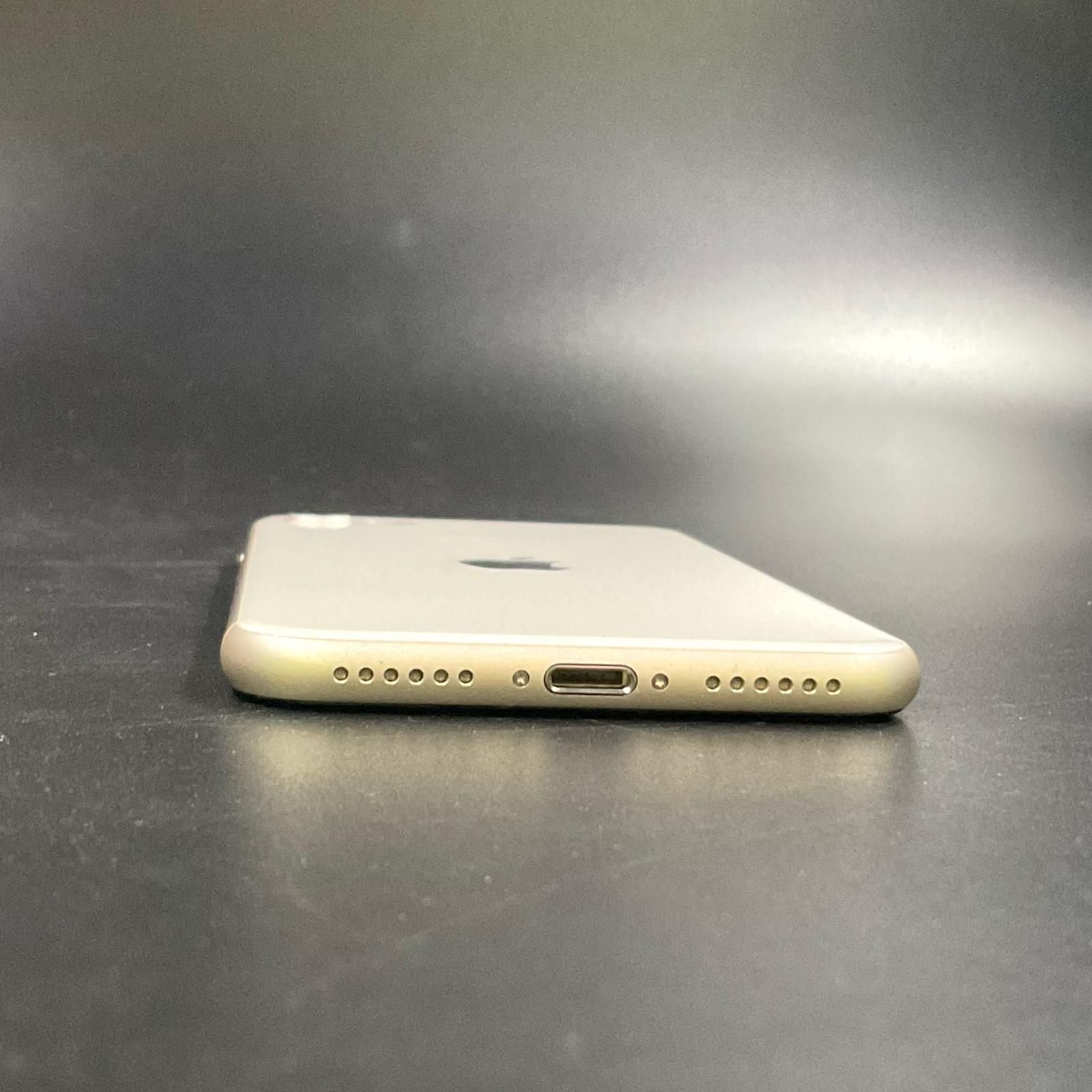 iPhone SE3 64GB スターライト SIMフリー 美品 - メルカリ