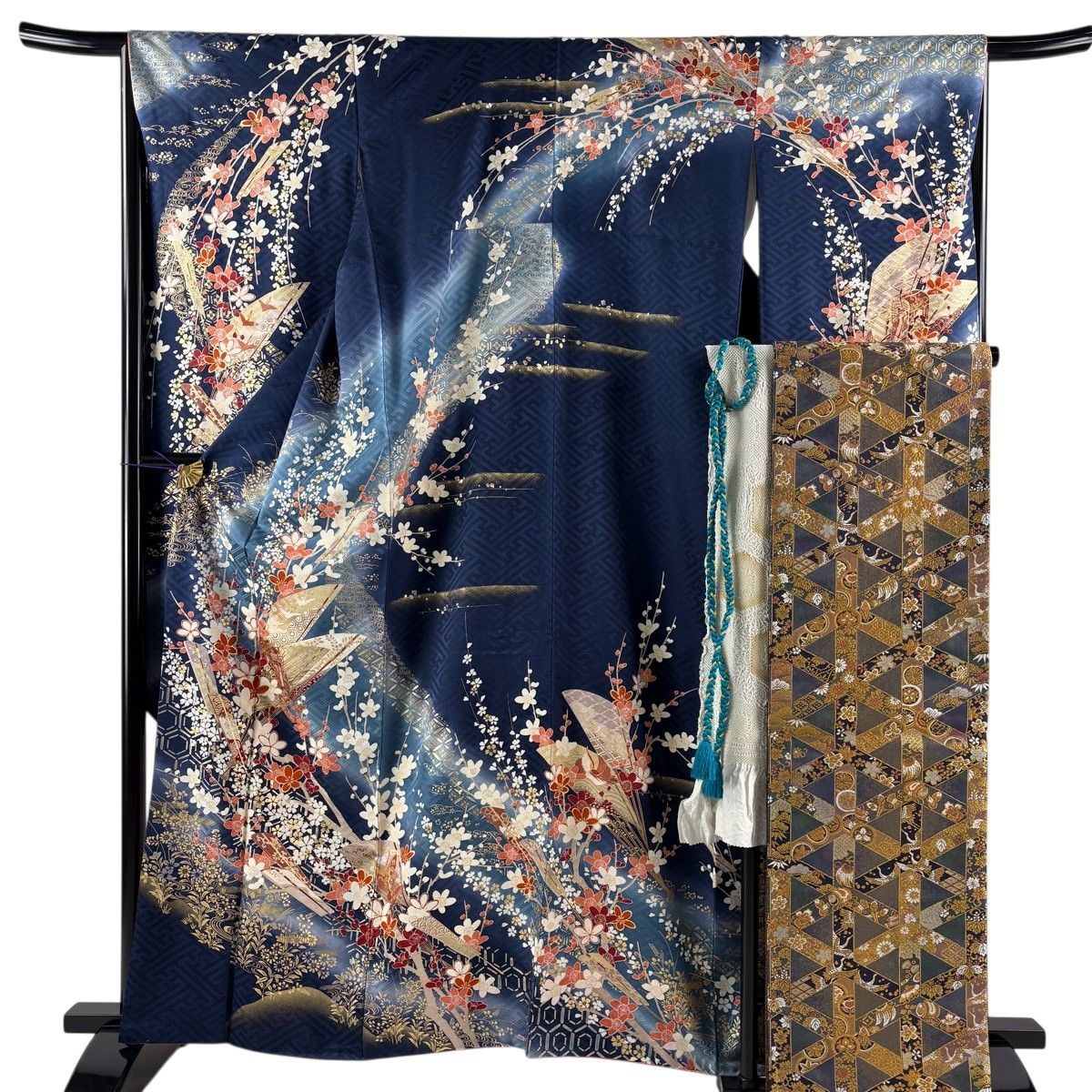 【美品】 振袖 身丈160.5cm 裄丈66cm M 袷 袋帯フルセット 御所車 枝梅 金彩 染め分け 紺色 正絹 秀品 【中古】