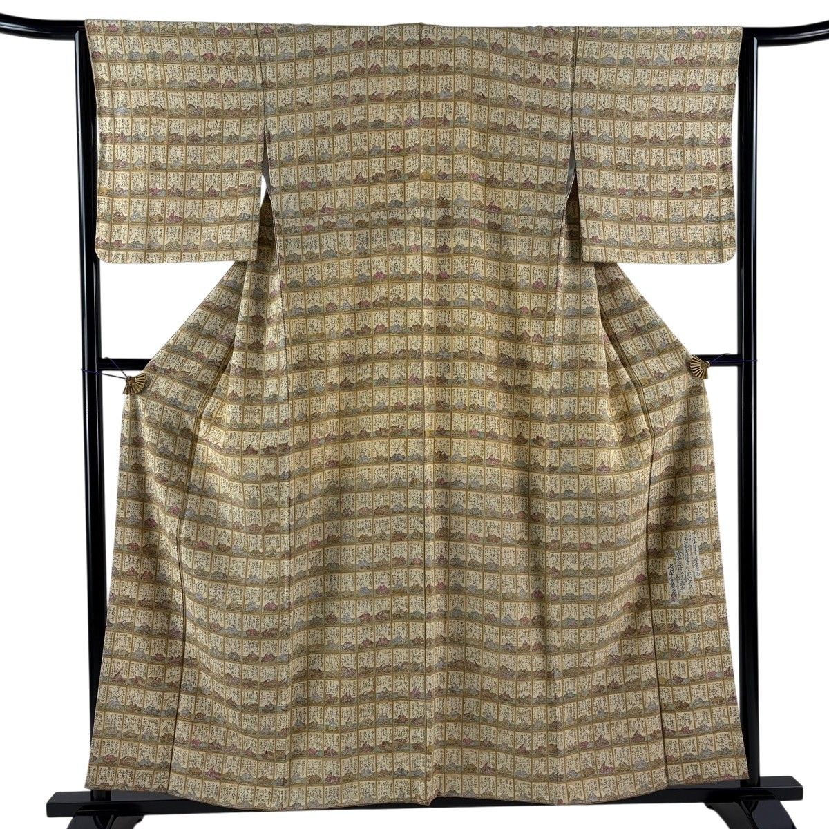 【美品】 小紋 身丈157cm 裄丈63.5cm S 袷 樽本伊勢蔵 落款 百人一首 金銀彩 ベージュ 正絹 名品 【中古】