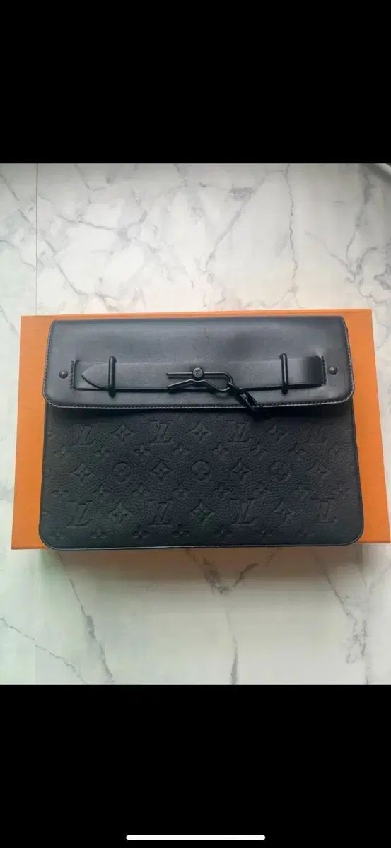 Louis Vuitton ルイヴィトン クラッチバッグ 出品