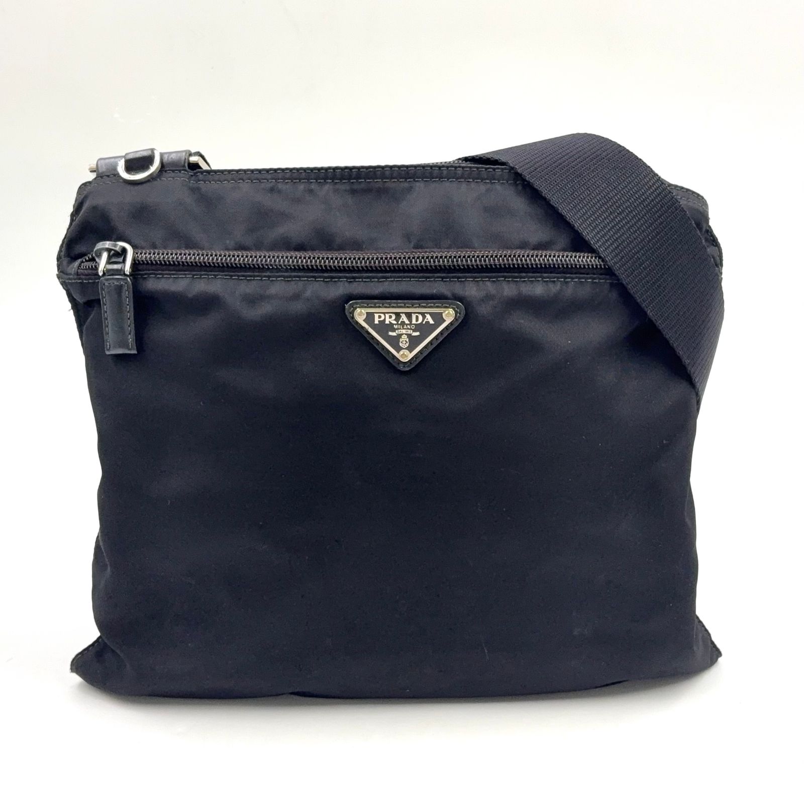 【新着】PRADA 三角ロゴプレート ナイロン ナイロン ブラック ショルダーバッグ シルバー