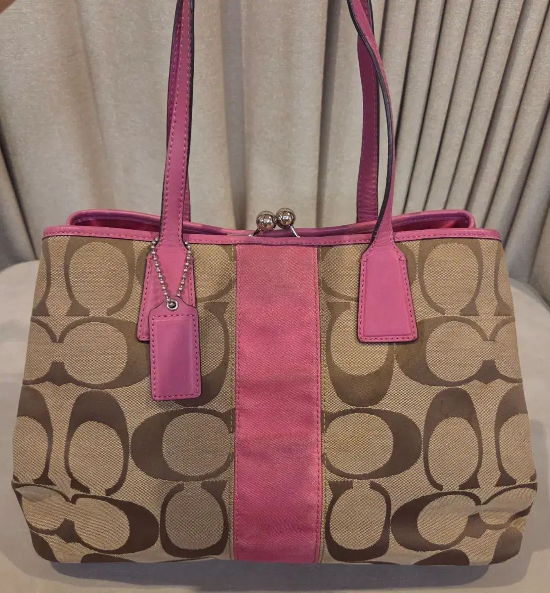 COACH シグネチャー キャンバス ピンク ショルダーバッグ