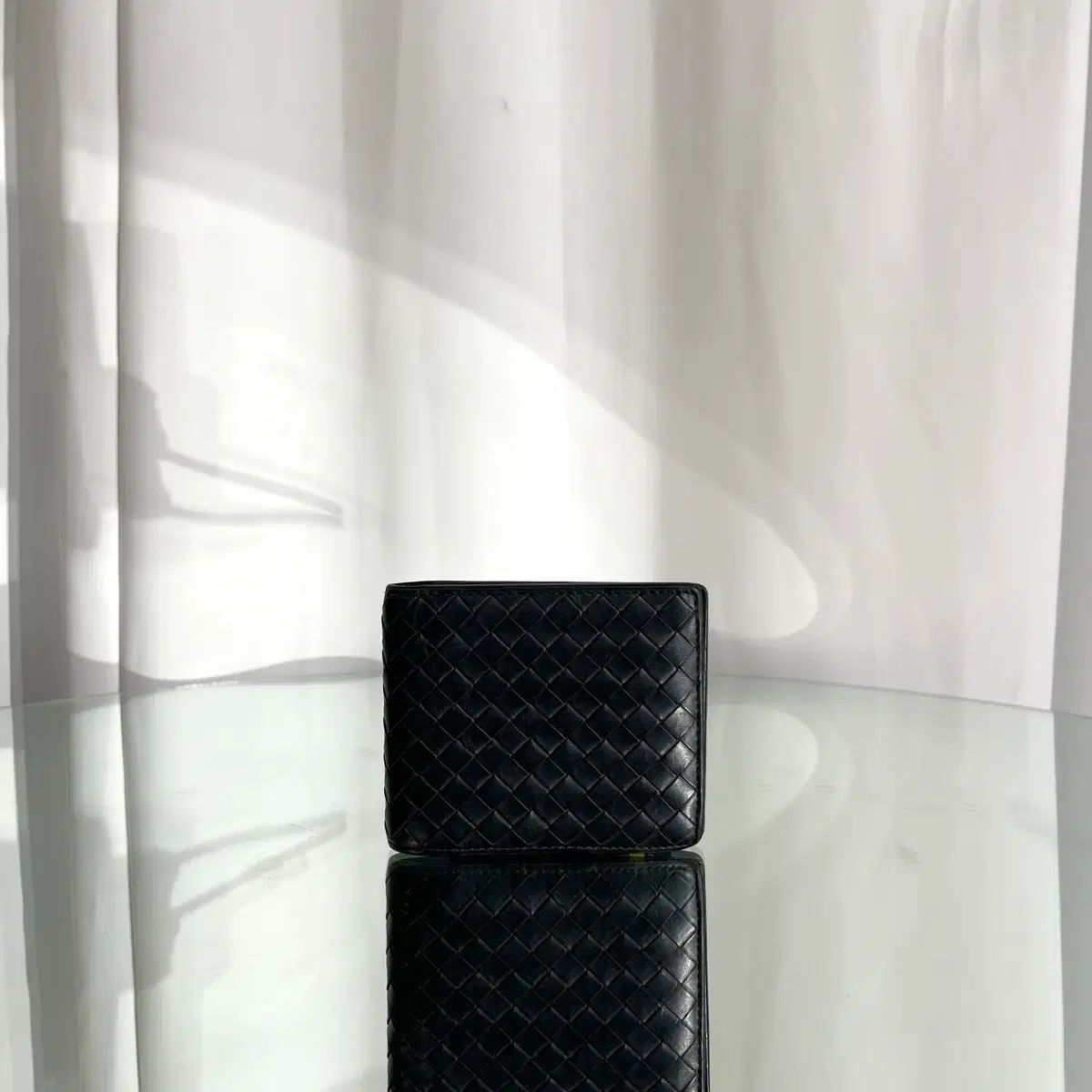 BOTTEGA VENETA ボッテガ・ヴェネタ 二つ折り財布 ブラック
