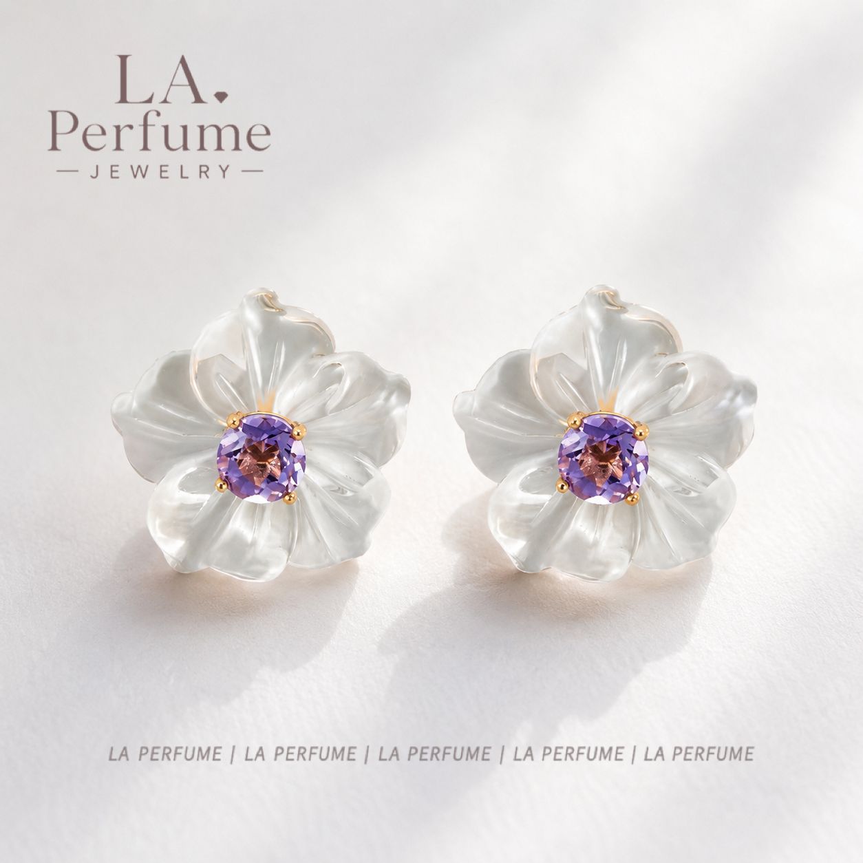 クリスタルフラワー 花 ホワイトクリスタル アメジスト スタッドピアス 華やか 透明感 エレガント フラワーモチーフ 大人かわいい 大人可愛い レトロ