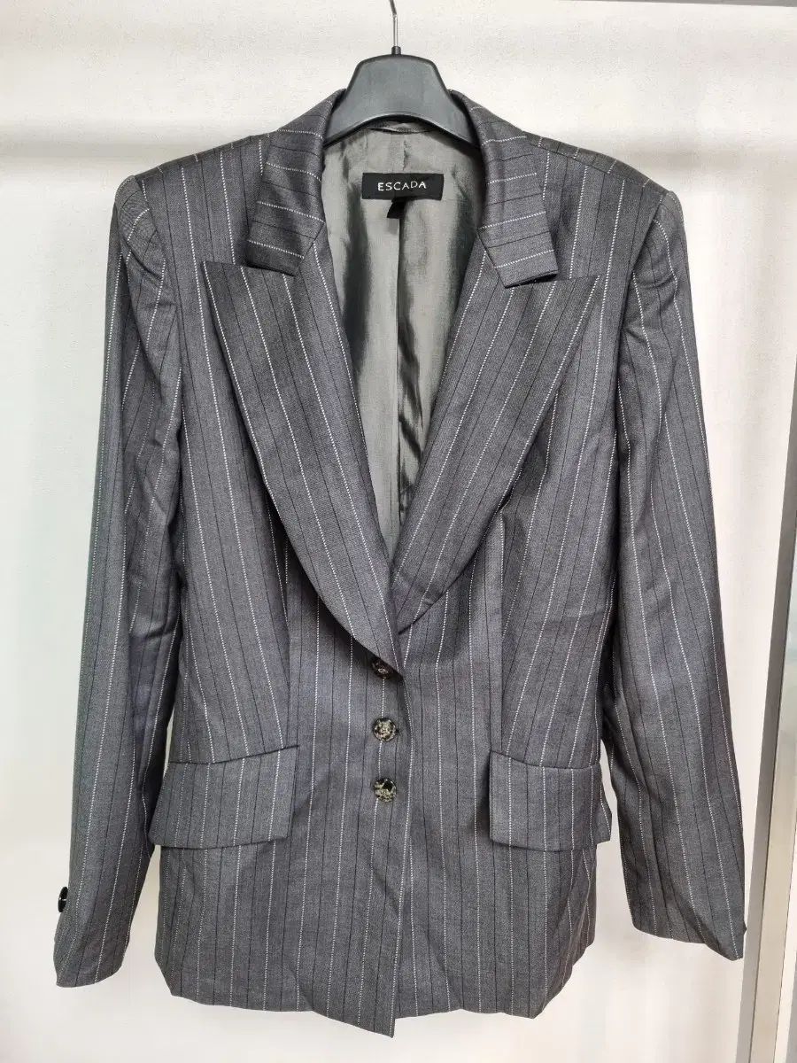 正規品 ESCADA(エスカーダ) ジャケット (傷なし 良好)
