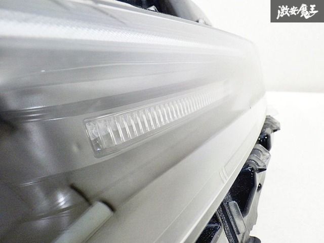 トヨタ 純正 ZVW60 ZVW65 MXWH60 プリウス LED ヘッドライト ヘッドランプ レンズ 右 右側 運転席側 KOITO 47-123 打刻 X