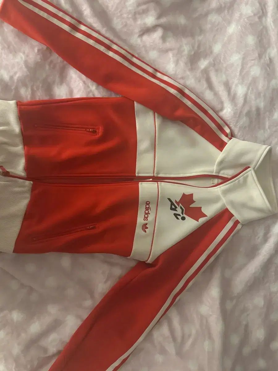 状態最高 カナダ adidas トラックジャージ ジャージ 出品