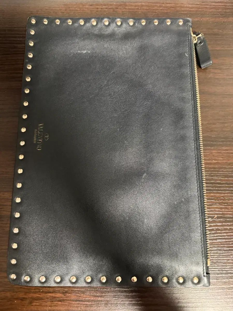 ヴァレンティノ ロックスタッズ クラッチバッグ