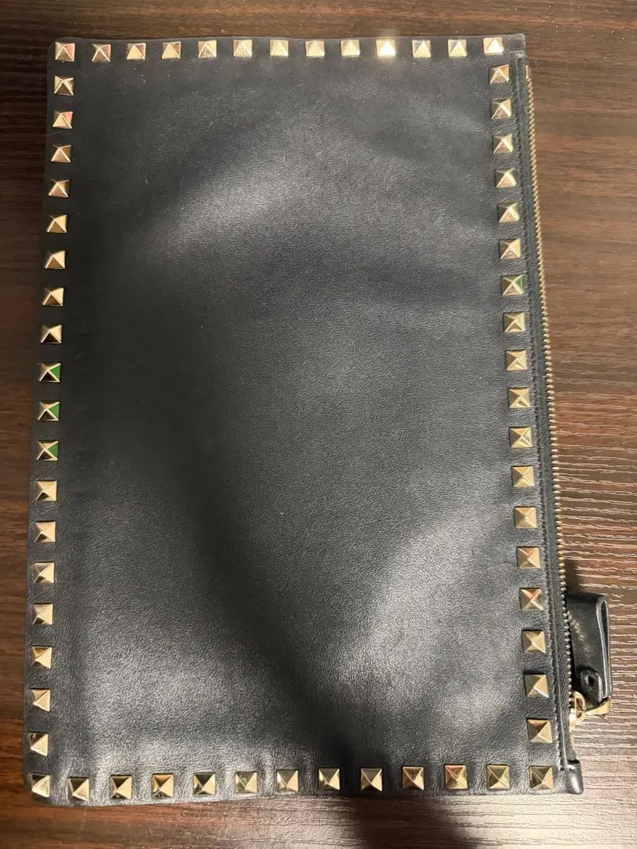 ヴァレンティノ ロックスタッズ クラッチバッグ