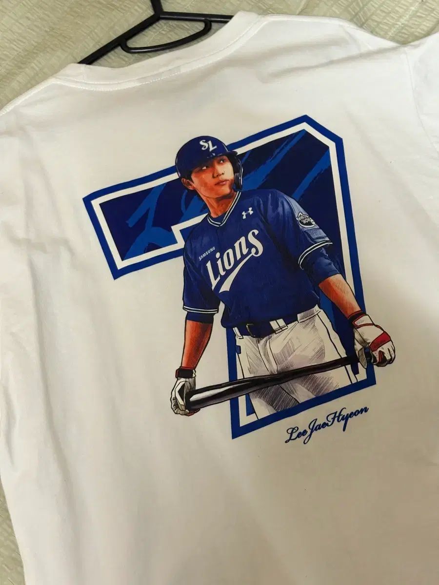 ヒョンジェ(HYUNJAE・イジェヒョン) イラストレーター イラスト Tシャツ
