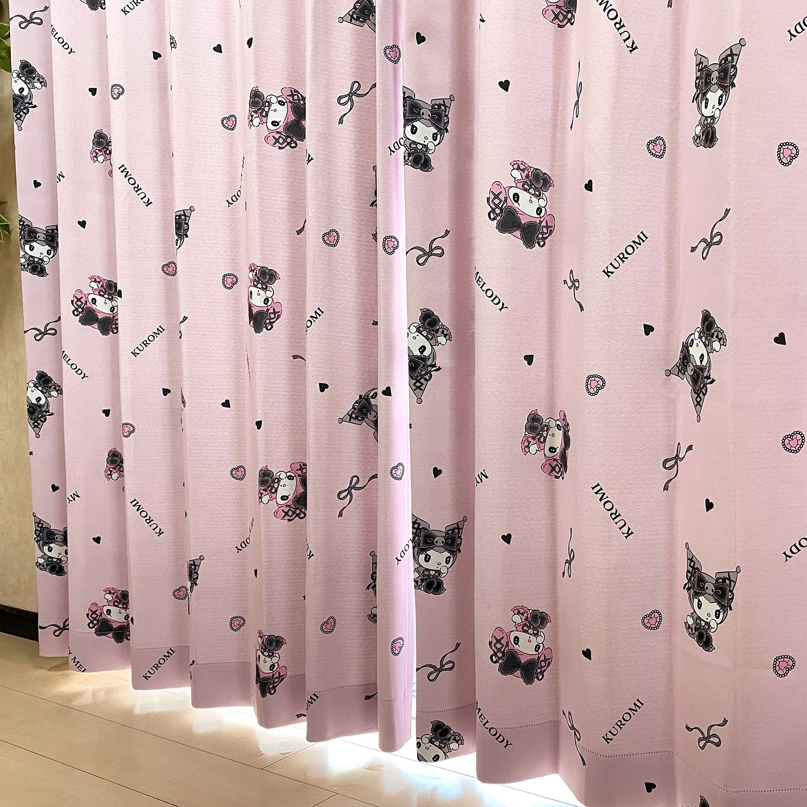 新品 サンリオ(SANRIO) クロミ マイメロディ 2級遮光カーテン 幅100×丈192cm:2枚組 SB-617-S 遮熱 洗濯可 UVカット 形状安定 真夜中のメロクロ