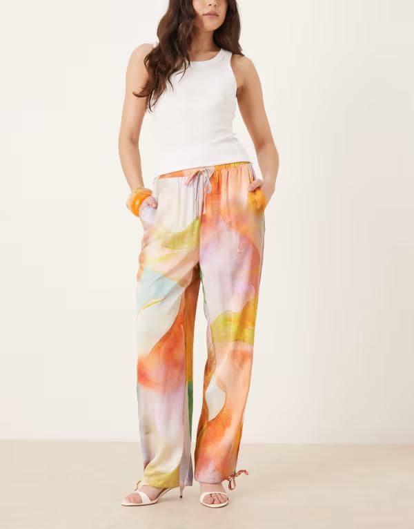 ネバーフリードレスド レディース ボトムス カジュアルパンツ Never Fully Dressed Naomi abstract balloon pants in ombr part of a set Multi ombre マルチカラー