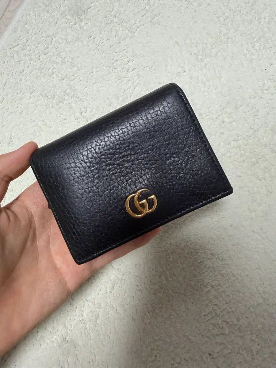 グッチ マーモント 二つ折り財布 23,313円