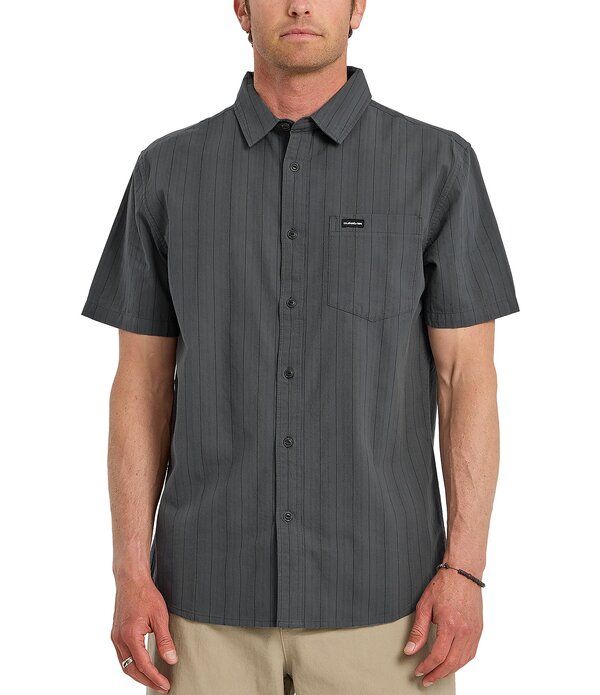 クイックシルバー メンズ トップス シャツ Quiksilver Dobby Stripe Collared Neckline Short Sleeve Button Front Seersucker Shirt Iron Gate ストライプ