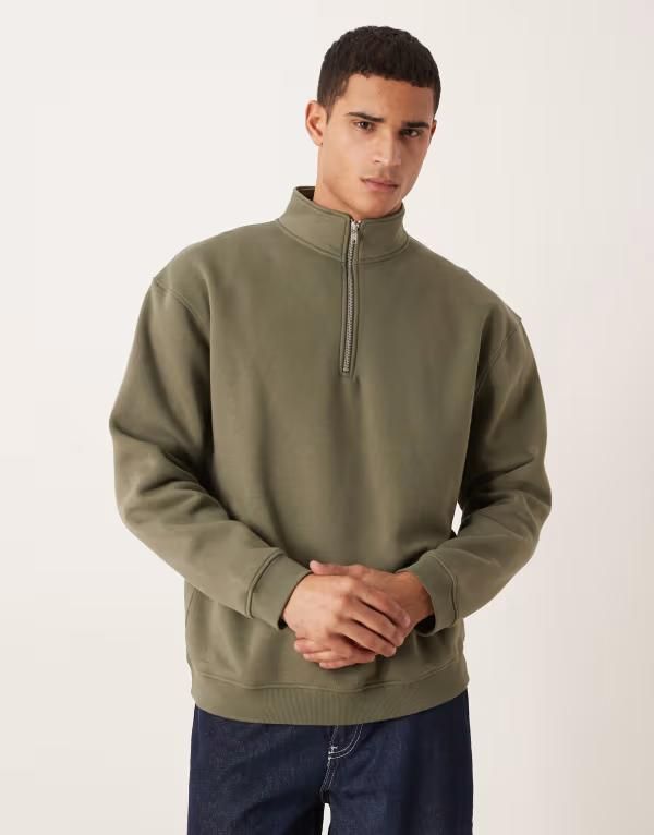 エイソス メンズ アウター パーカー・スウェット リラックスフィット ハーフジップ スウェット シャツ ASOS DESIGN Essentials relaxed fit quarter zip sweatshirt Dusty olive オリーブ