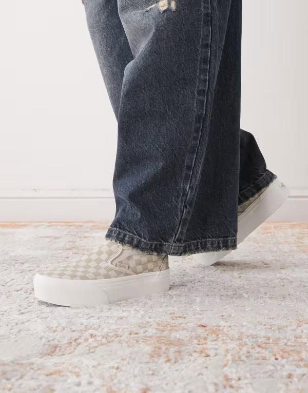 バンズ レディース シューズ スニーカー Vans Classic SlipOn Stackform checkerboard sneakers BEIGE ベージュ