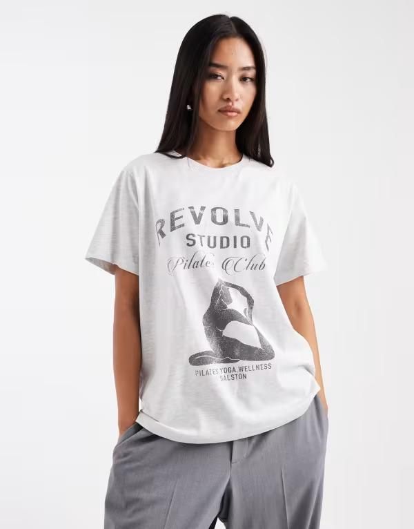 エイソス レディース トップス Tシャツ レギュラーフィット グラフィック ASOS DESIGN regular fitshirt with pilatestudios graphic in ice heather Ice Marl マール
