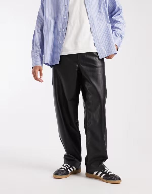 エイソス メンズ ボトムス カジュアルパンツ レザー フェイクレザー ASOS DESIGN relaxed tapered pants faux leather Black ブラック