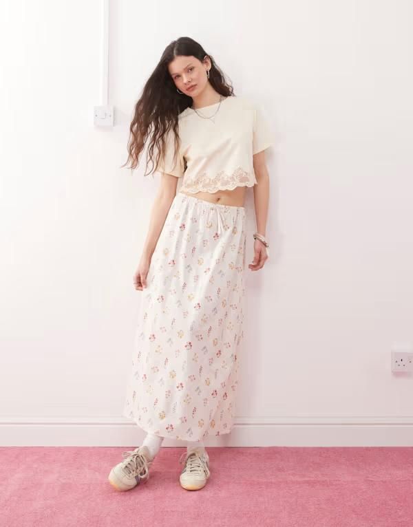 ミスセルフフリッジ レディース ボトムス スカート フラワー柄 プリント ミディ リネン フラワー Miss Selfridge linen mix midi slip skirt in cream floral print Cream Floral Prin