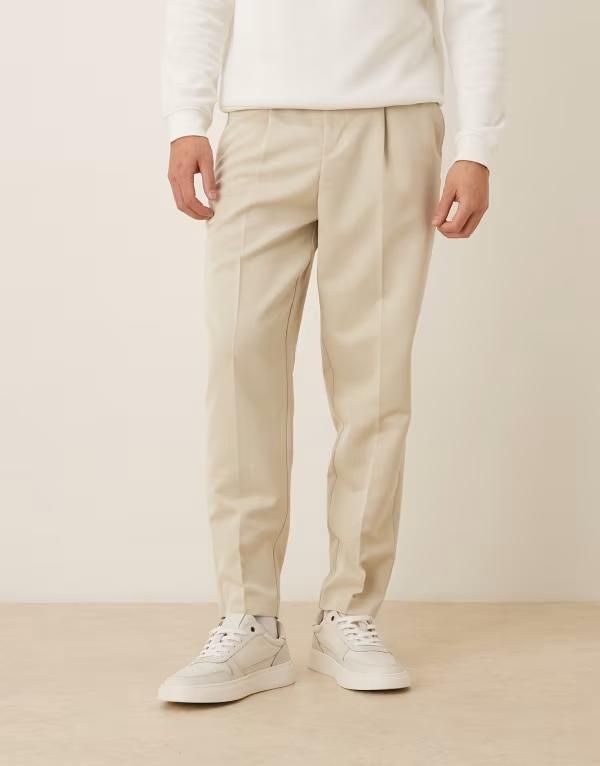 エイソス メンズ ボトムス カジュアルパンツ プリーツ ASOS DESIGN smart pleated relaxed tapered pants in ecru エクリュ