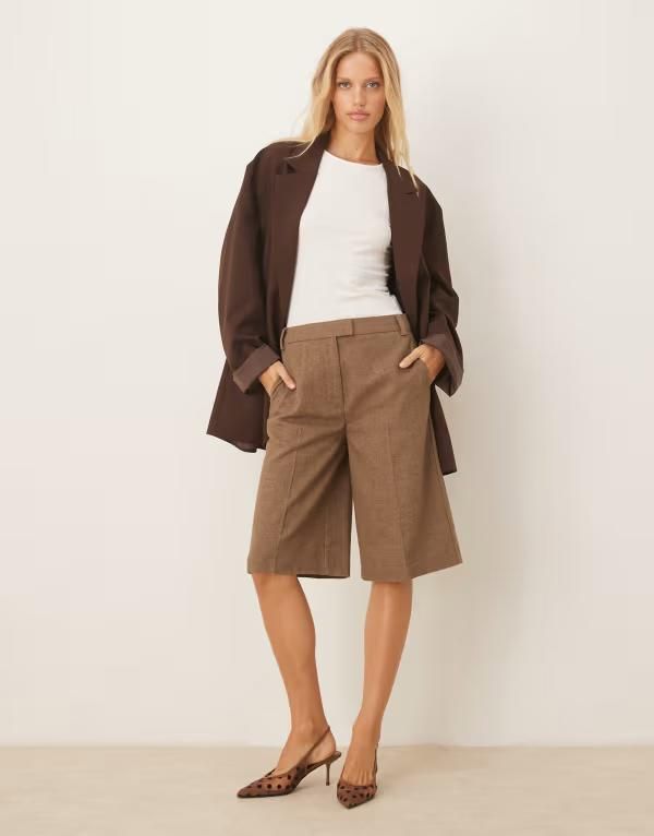 エイソス レディース ボトムス ハーフパンツ・ショーツ ショートパンツ ASOS DESIGN slim bermuda shorts Brown ブラウン