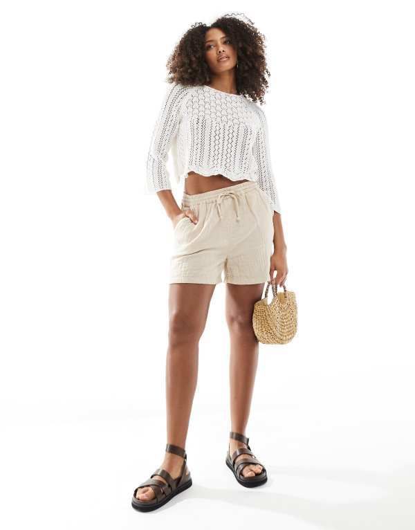 オンリー レディース ボトムス ハーフパンツ・ショーツ ショートパンツ Only cheesecloth shorts part of a set BEIGE ベージュ
