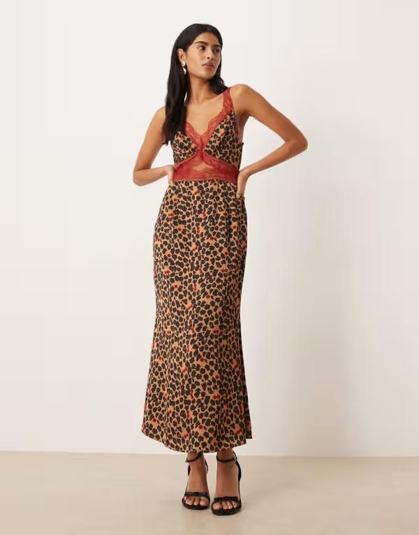 ネバーフリードレスド レディース トップス ワンピース カットアウト レーストリム プリント サテン レース Never Fully Dressed Mimi satin red lace trim cut out midaxi dress cherry le